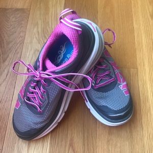 Hoka Women’s Bondi 4